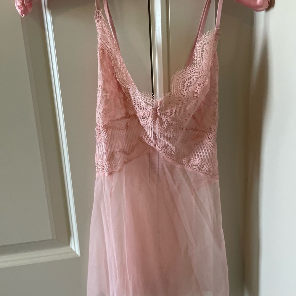Victoria’s Secret Lace lingerie babydoll with thong pantie. NWT XS.